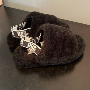 Ugg Girls Slippers Size 1  / Black